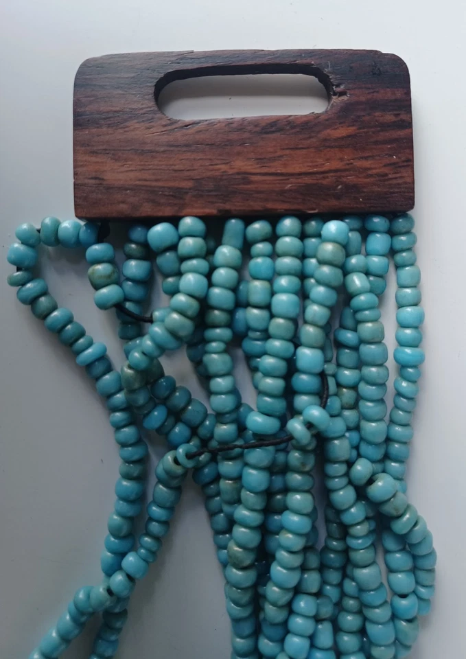 Pulsera de cuentas turquesa con cierres de madera exótica Nobdos cuentas son igualmente maravillosas Foto 4 de 4