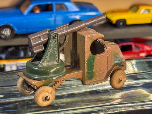 Vtg Tootsietoy Anti-Aircraft Gun Mack Truck Diecast Dimestore Man Cave GIft WOW! - Picture 4 of 9