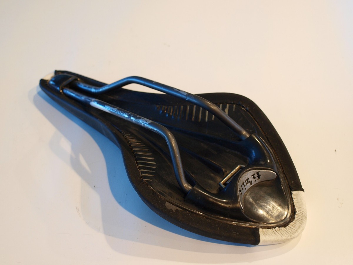 Fizzik Arione Wing Flex Saddle Black & White 252g. | eBay