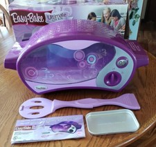 2013 HASBRO EASY BAKE OVEN A5742 PURPLE - OVEN AND ACCESSORIES