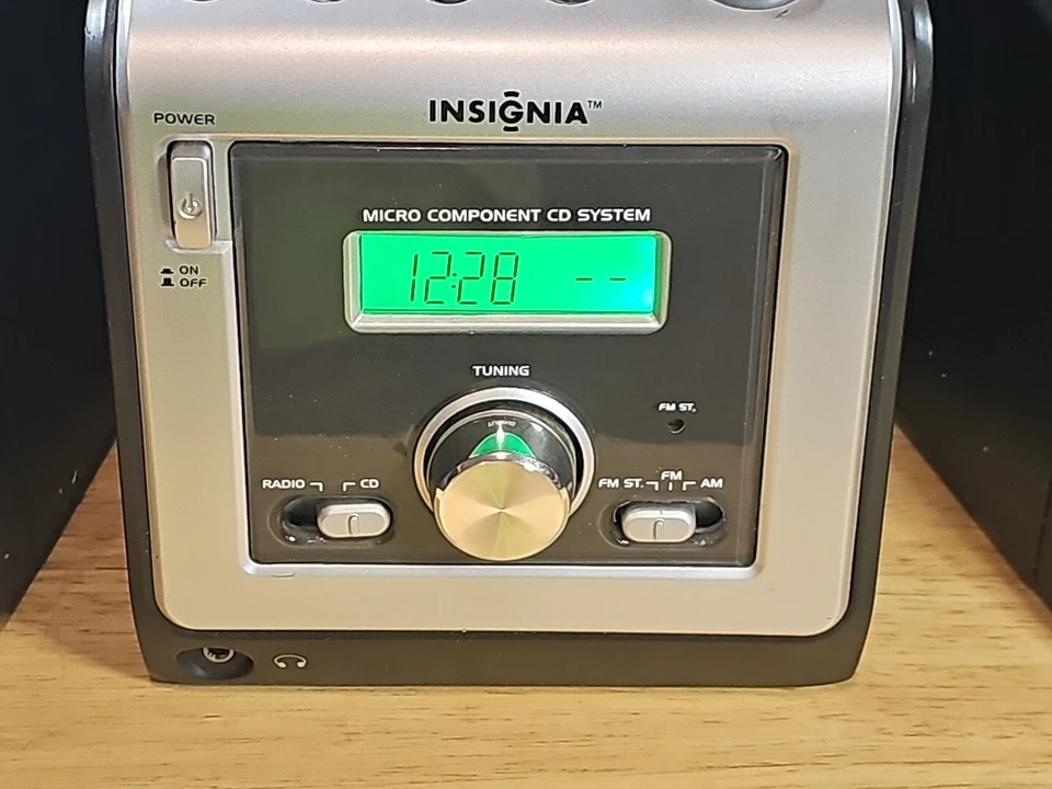 Insignia Micro Component CD System W/ 2 Speakers AM-FM Radio-Clock. Works  - Image 4 of 4