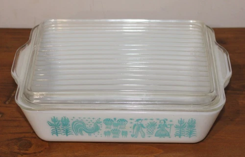 Pyrex 1 1/2 quart oven dish Amish butter print turquiose with lid