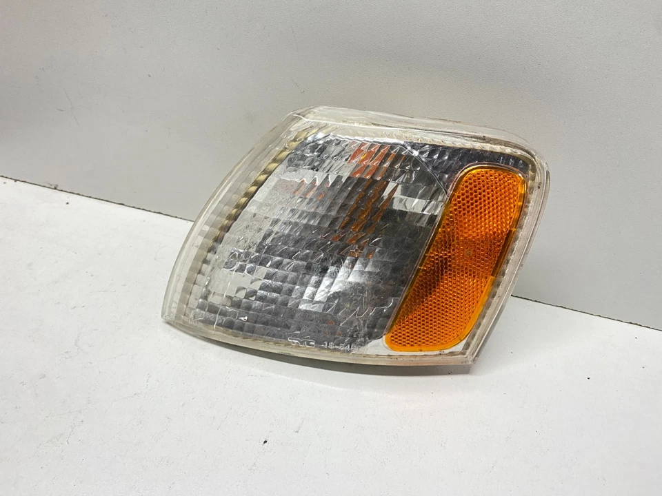 VOLKSWAGEN PASSAT 1998-2001 LUZ INTERMITENTE DELANTERA IZQUIERDA OEM, 116-60246 Foto 2 de 4