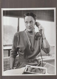 8X10 B&W PHOTO OF CLOSE UP ANNE REVERE