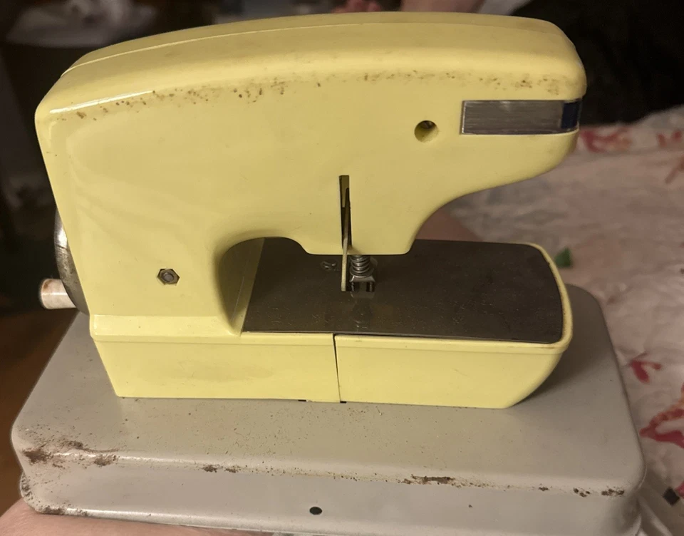 Sew-O-Matic 玩具缝纫机 Straco 手摇作品带盒 复古 — 第 3/4 张图片