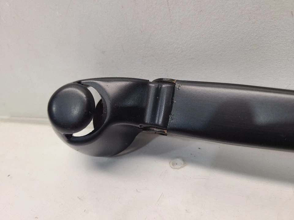 Brazo limpiaparabrisas trasero Audi A6 2004 (vagón)  Foto 2 de 4