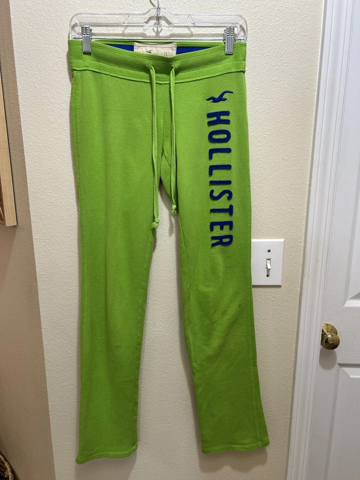 Pantalones deportivos acampanados vintage Y2K Hollister verdes para mujer con logotipo deletreado talla XS Foto 2 de 4