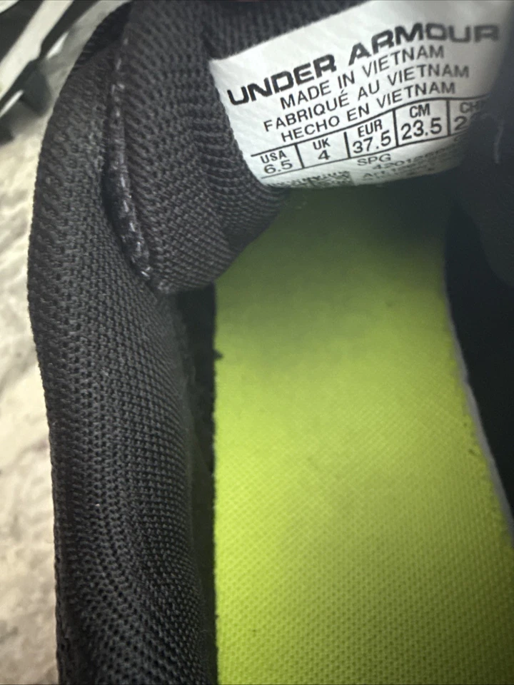 Under armour (UA) Cleats Size 6.5Y Black - Image 4 of 4