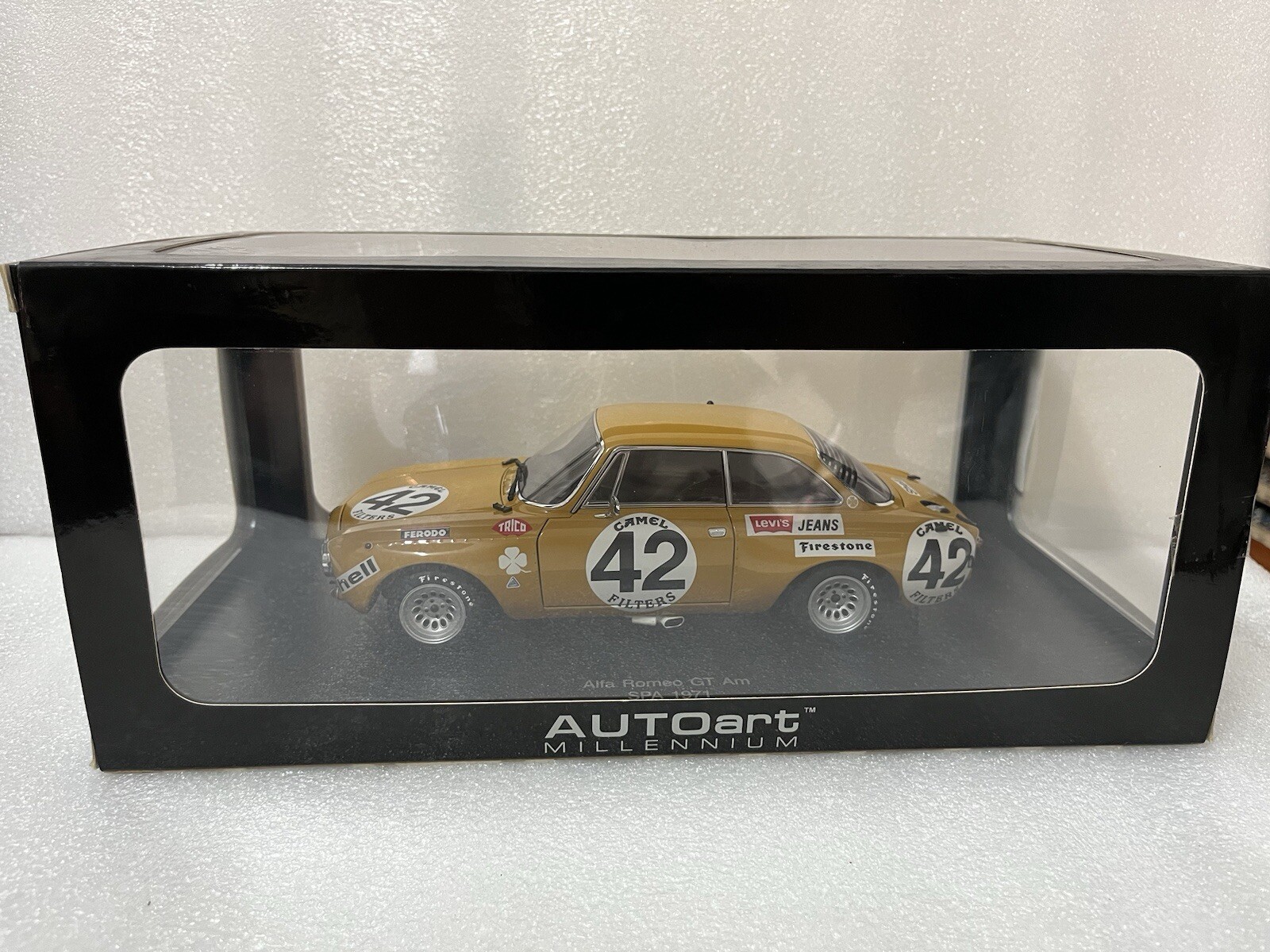 Foto 1 di 8