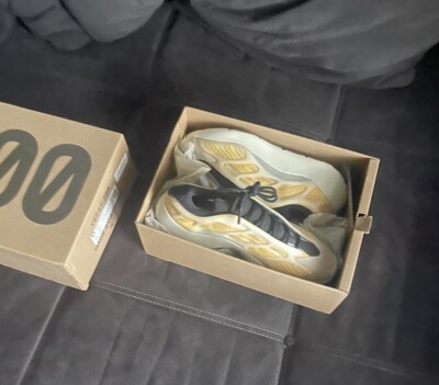 ADIDAS YEEZY 700 BOOST V3 SAFFLOWER Gr. 44 2/3