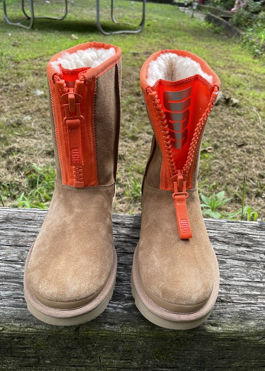 UGG|BOOTS (Classic Short Zipper Tape Logo - Chestnut (1 Ugg Classic Short Zipper Tape Logo Chestnut Boots 7 Women's