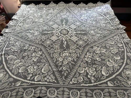 Lovely Antique Handmade Filet Lace Tablecloth Shaded Whites Geometric Design - Picture 2 of 11