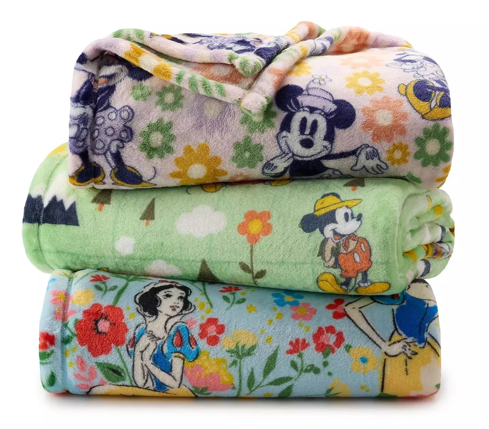 NEW Holiday MINNIE MOUSE CAMPING Throw Blanket Fluffy Oversize Soft 60x72 GIFTS - Image 2 of 4