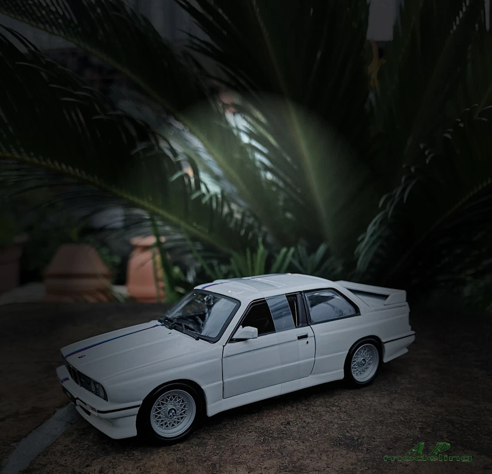 modellino auto 1/24 BMW M3 e30 serie 3 del 1988 modellini da collezione BBurago - Immagine 2 di 4