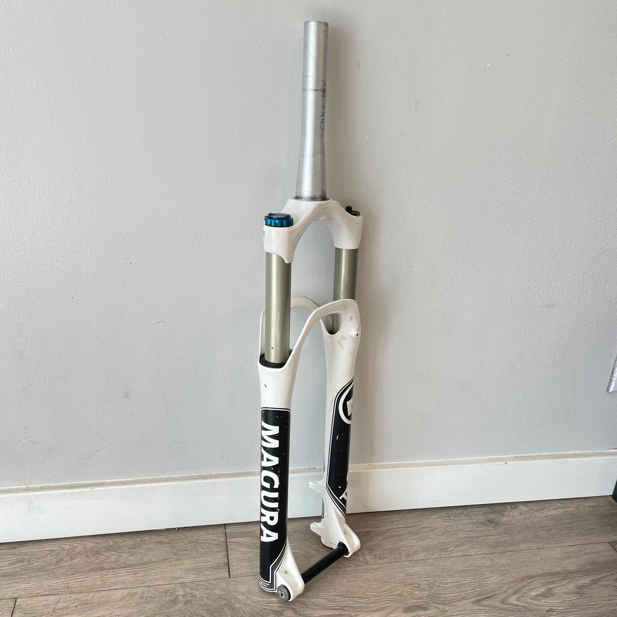 Fourche Magura Menja 26" 130mm, Magnésium, Pour VTT Downhill, Blanche