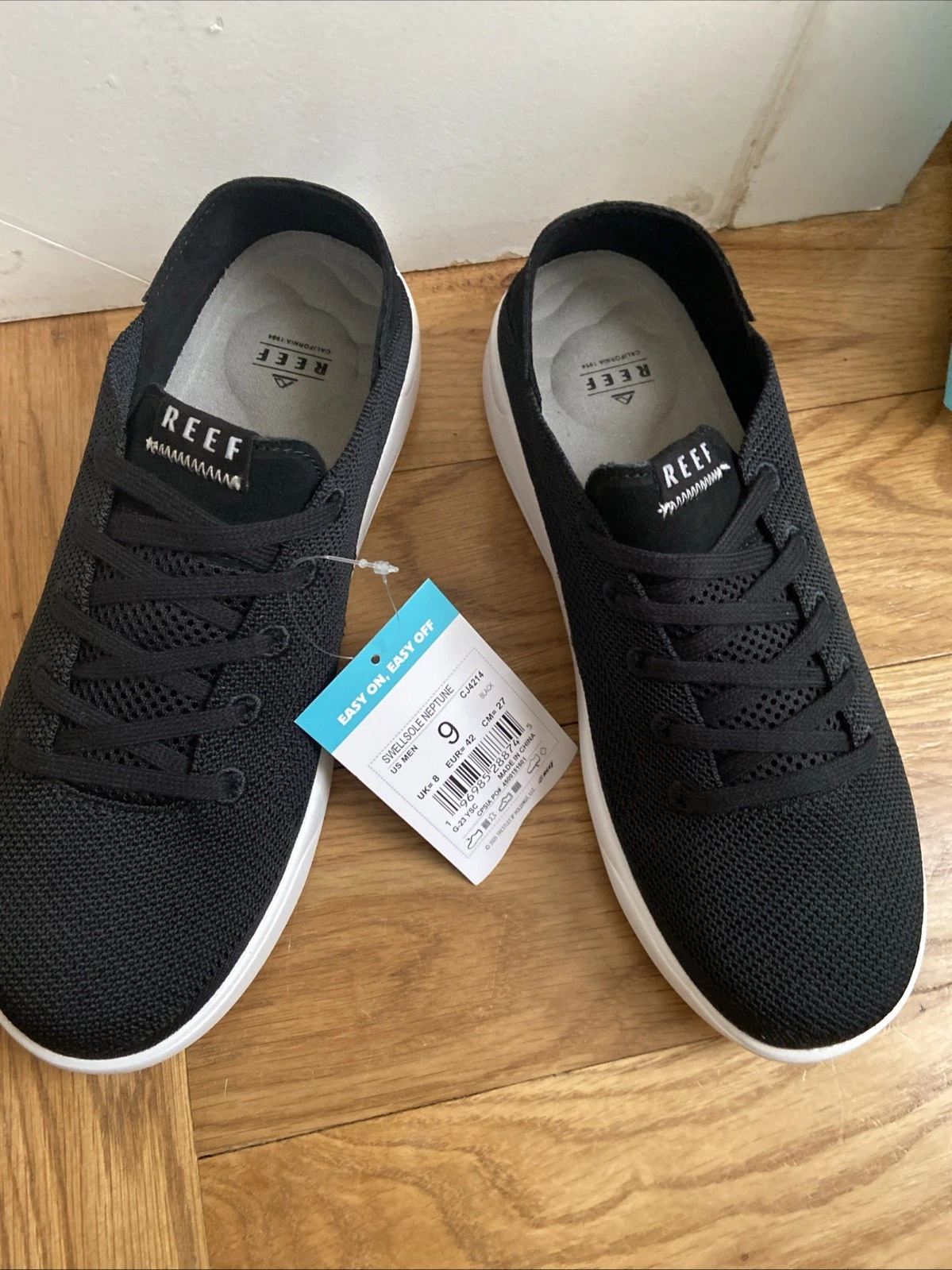 Reef Swellsole Neptune Mens Casual Shoes Black - 9 Medium DAMAGED BOX
