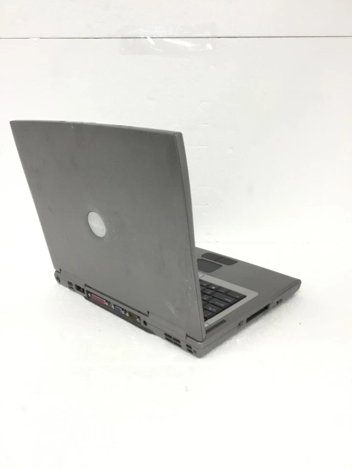 Laptop Dell Latitude D800 15.4" de colección Intel Pentium M con DVD-ROM, sin HD como está Foto 4 de 4