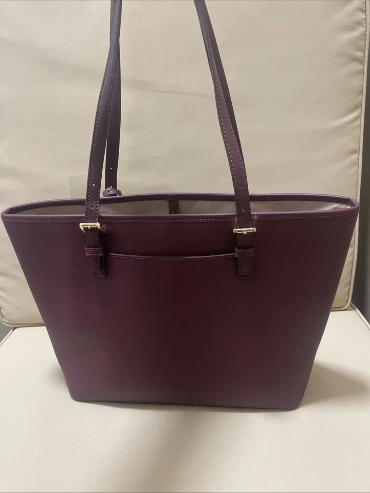 Bolso de Mano Michael Kors Jet Set Mediano Cuero Ciruela Saffiano Foto 4 de 4