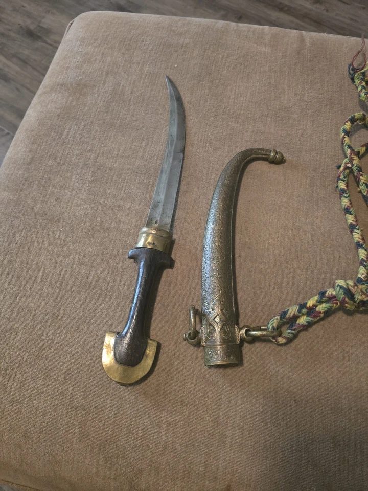 Adaga de aço antiga do Oriente Médio com latão/cobre início dos anos 1900  - Imagem 4 de 4