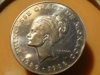 MONACO 10 FRANCS 1982 PRINCESSE GRACE DE MONACO RARE ! (TACHEE)