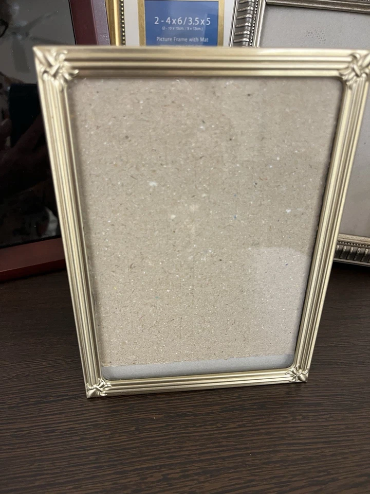 FOUR Misc picture frames 2 standing 5x7, 1 wallmount for 4x6, 1 standing 4x10 - Image 2 of 4