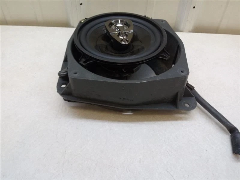 Altavoz puerta derecha Mitsubishi Montero Sport 2003-2004 OEM usado Foto 4 de 4