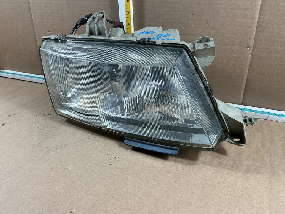 Conjunto de faros delanteros derecho pasajero Saab 9-5 1999-2001 Foto 2 de 4