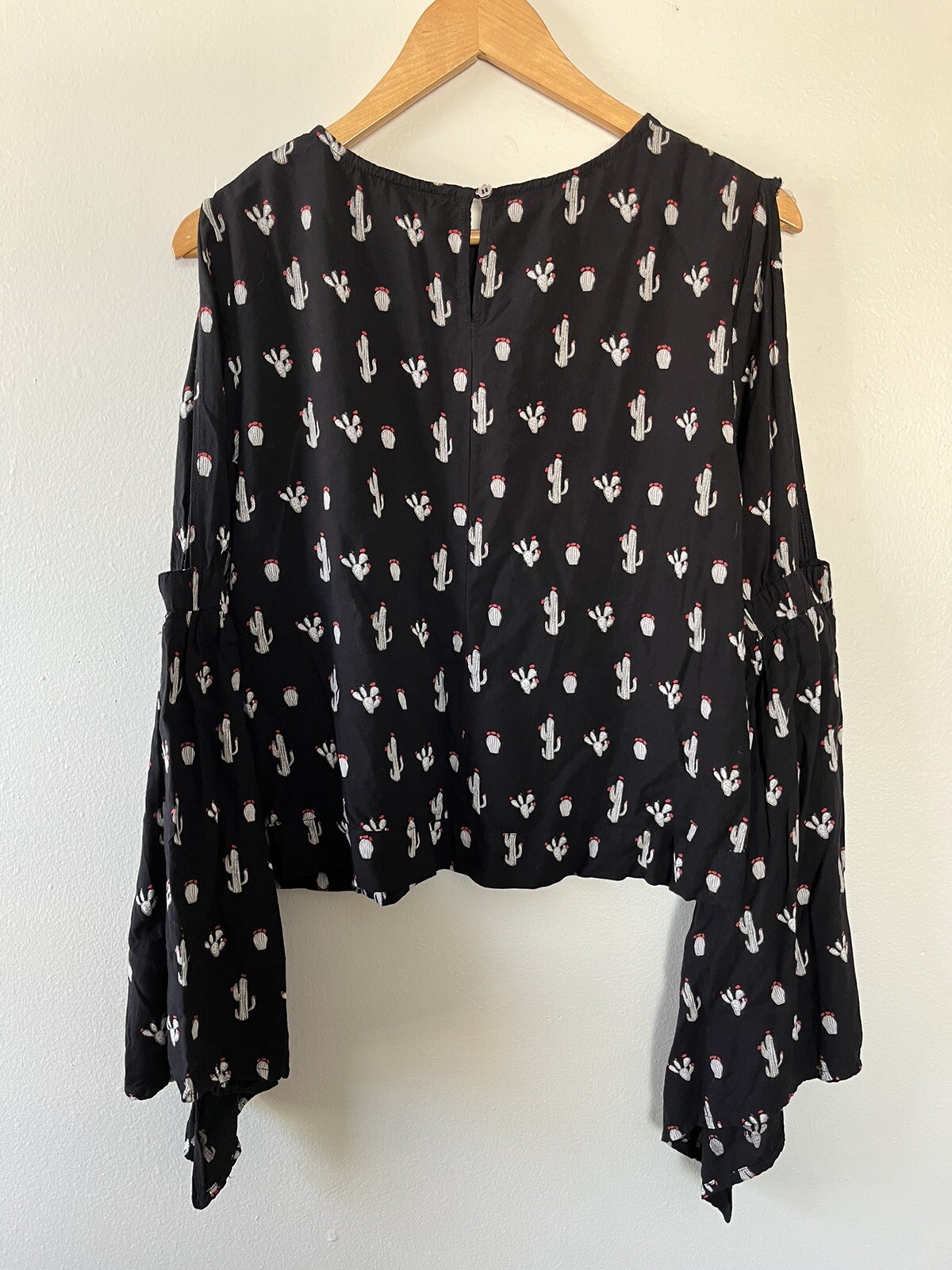 Rock & Roll Cowgirl Medium Cactus Print Cold Shou… - image 3