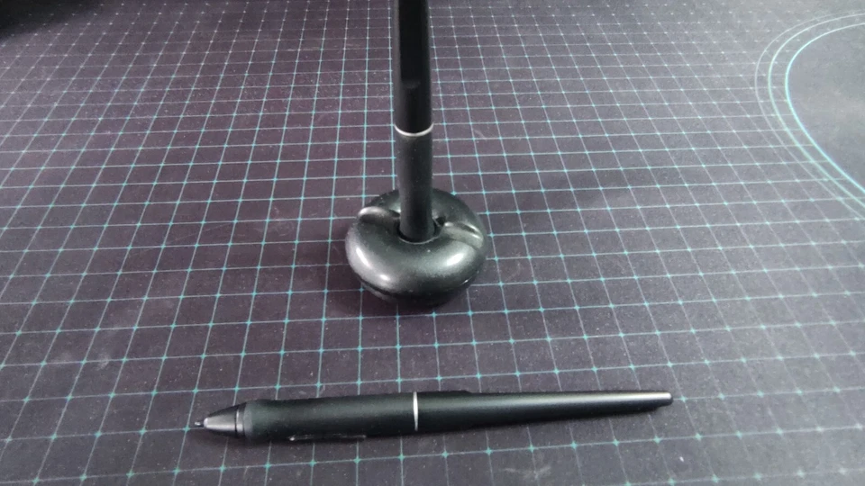 Tablet Gráfica HUION Kamvas Pro 22 + Lápiz óptico extra  - Imagen 4 de 4