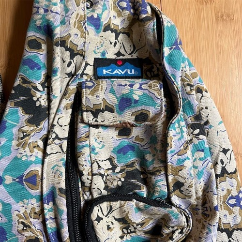 KAVU Seiltasche Umhängetasche blau beige Blumenmuster Unisex verstellbarer Riemen - Bild 2 von 3