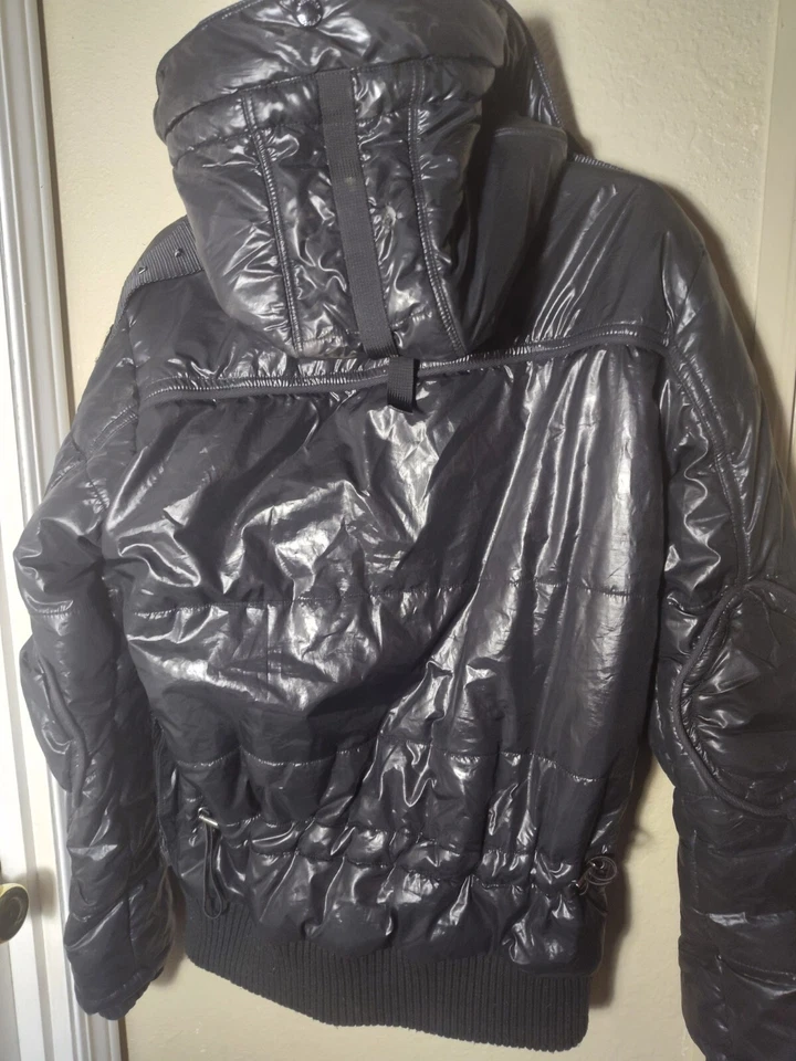 Chaqueta de Colección Monarquía Estilo Militar Etiqueta Negra Con Capucha Puffer Acolchada Talla Pequeña Foto 2 de 4