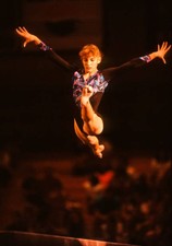 Shannon Miller EE. UU. compite en la barra de equilibrio durante el San José - Foto antigua 2