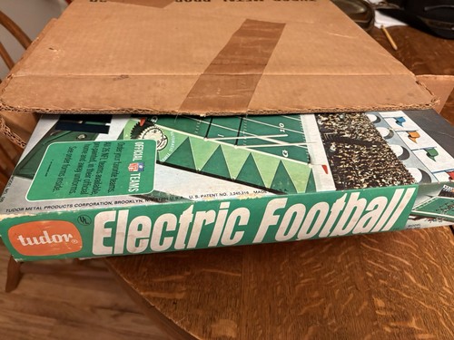 Vintage Tudor Electric Football Game Model #500 in Original Box - Picture 5 of 7