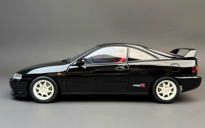 1/18 MotorHelix Honda Acura Integra Type R DC2 from 1997 in Pearl