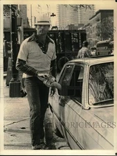 Press Photo Kevin Dobson as Sal Pacheco in CBS' "Hardhat and Legs." - sap60885