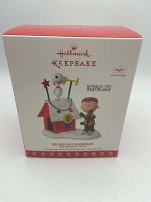 Hallmark Decked Out Doghouse Peanuts Magic Ornament 2017