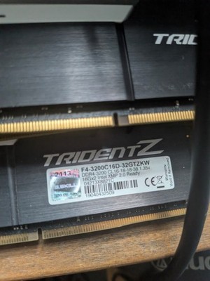G.SKILL Trident Z 32GB (2x16GB) DDR4-3200 CL16 F4-3200C16D-32GTZKW Tested Kit
