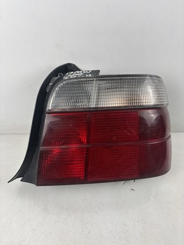 BMW 3er E36 Compact Rücklicht Heckleuchte rot weiß rechts 9402925 Lampenträger
