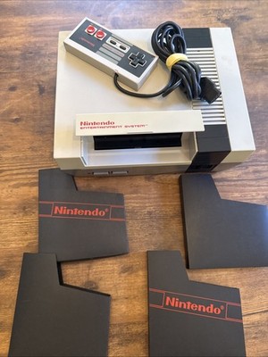Nintendo NES Original Console Tested Working w/ Controller & 4 Dust Sleeves