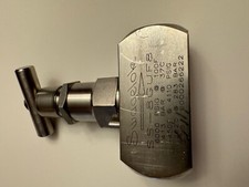 Swagelok SS-8GUF8 1/2" Needle Valve 6000psi, New