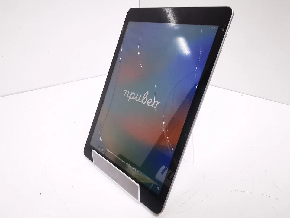 Apple iPad 5th Gen - 9.7" / Grey / 32GB / iOS 16 - Cracked Screen Glass - Image 3 of 4