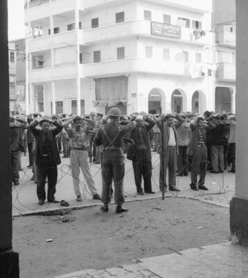 Suez Crisis 1956 - Troops assisted by CID officers Cyprus search A- Old Photo 6