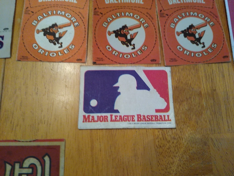 1968 Fleer Cloth MLB Team Logo Stickers "Lote de 66" várias equipes  - Imagem 2 de 4