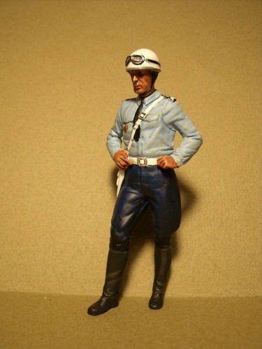 1/18 FIGURE FRENCH POLICEMAN 1 VROOM PAINTED FOR AUTOART MINICHAMPS MATTEL - Picture 6 of 6