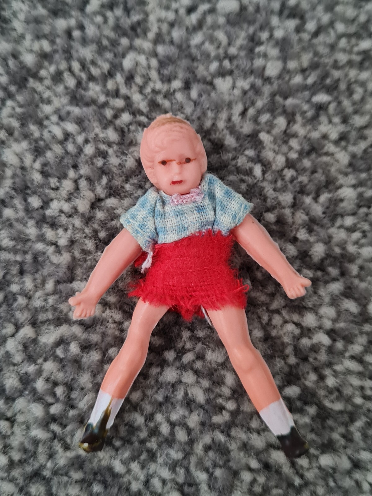 VINTAGE BARTON LUNDBY CAROLINES HOME DOLL HOUSE FAMILY DAD, MUM & SON