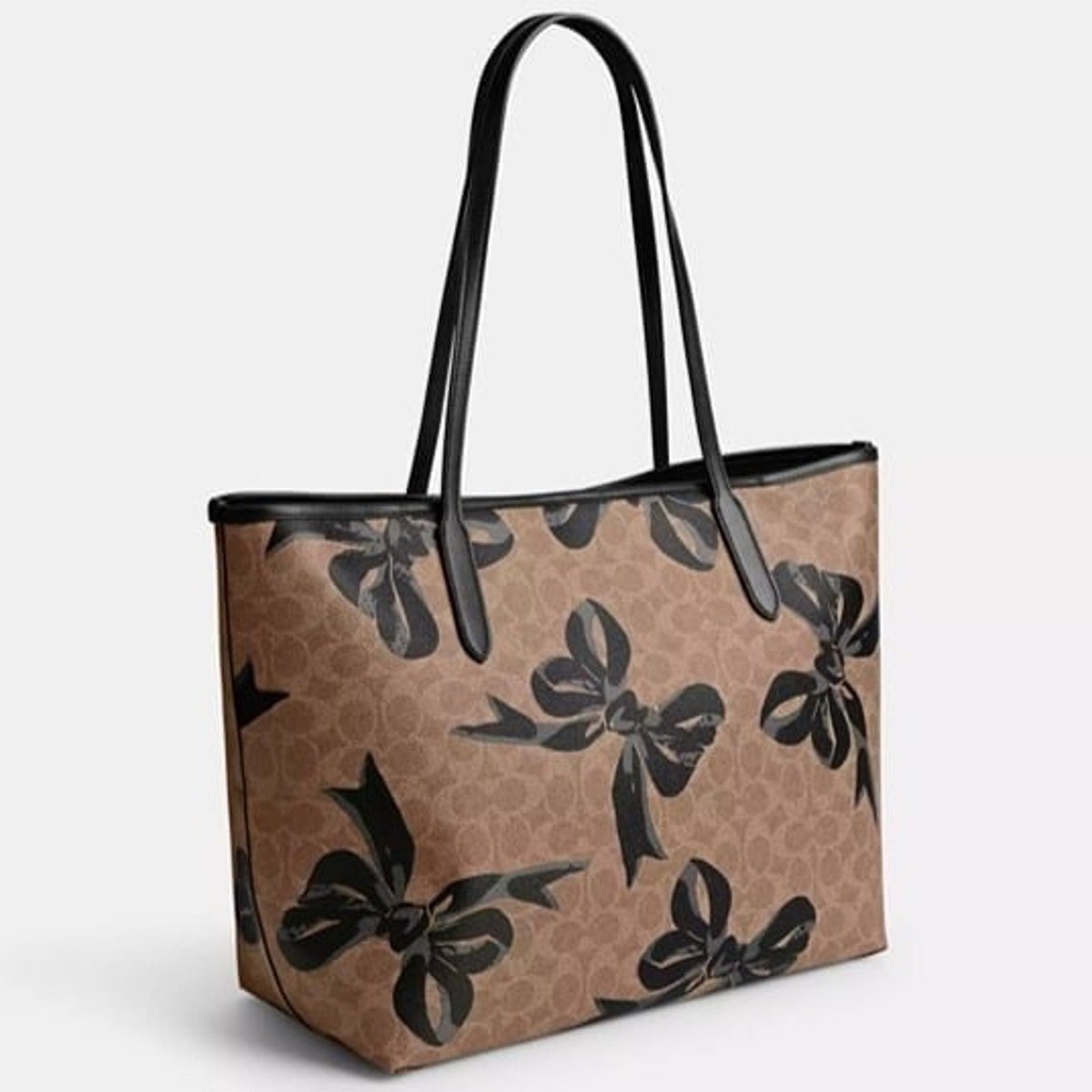 すぐ完売のロングセラー★COACH City Tote In Signature Canvas COACH® Outlet | City Tote Bag In Signature Canvas