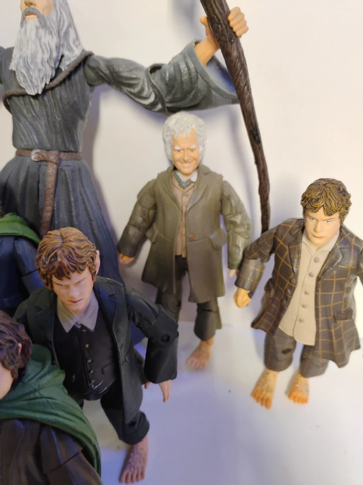 Lote de figuras de El Señor de los Anillos Gandalf y toda la pandilla 4,25" Marvel usadas Foto 4 de 4