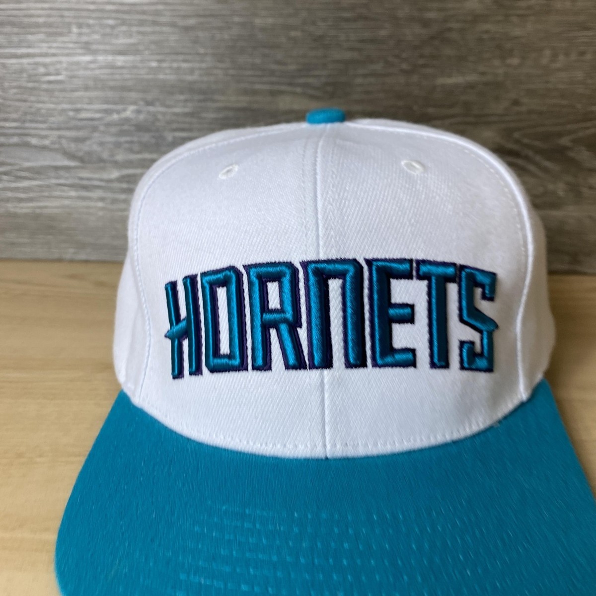 ビンテージ 90s USA バスケットボールキャップ ホワイト/ネイビー Vintage NBA Hat Cap Snap Back White Blue Basketball Mens Made USA