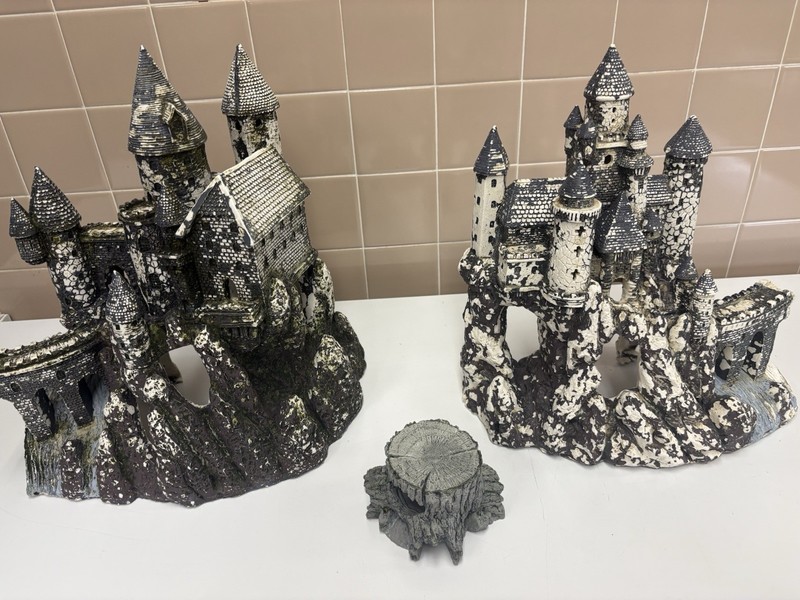 Large Resin  Aquarium Decor Lot - 2 Castles + Tree Stump - Local Pickup Only 