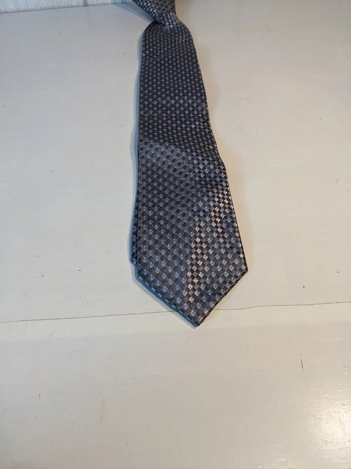 Corbata plateada Michael Michael Kors usada en excelente estado Foto 3 de 4